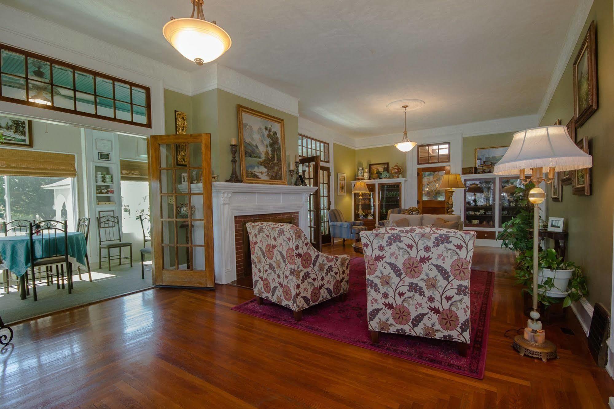 Dickey House Bed And Breakfast Marshfield Екстер'єр фото